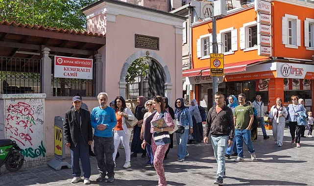 İzmir'in emeklileri kenti keşfediyor