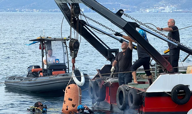İzmit Körfezi'nde resifler denize indirildi