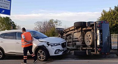 Kaçırdığı araçla önce yayaya, sonra 2 araca çarpan sürücü yakalanmaktan kurtulamadı