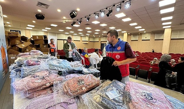 Kağıthane Belediyesi'nden öğrencilere çanta ve kırtasiye desteği