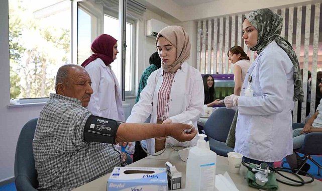 Kahramanmaraş'ta Aktif Yaşam Merkezi, Halk Sağlığı Haftasında sağlık üssü oldu
