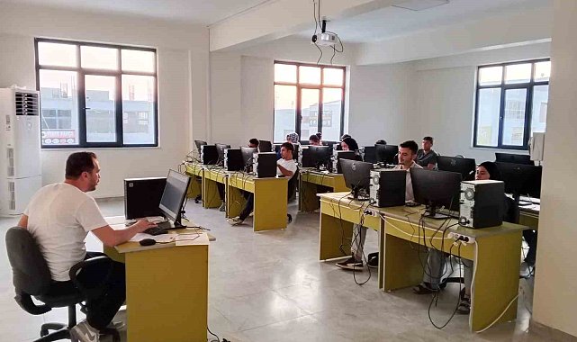 Kahramanmaraş'ta mobilyacıların dijital teknolojilere erişimi desteklendi