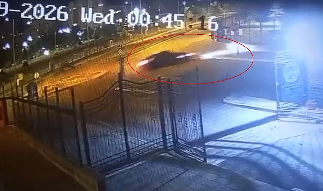 Kaldırımdan seken otomobil 1 metrelik duvarı aştı: O anlar kamerada