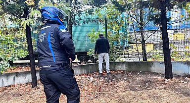 Kamusal alanda tuvaletini yapan şahsa zabıta baskını