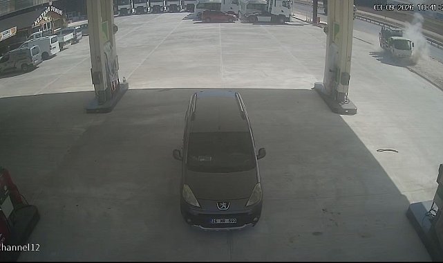 Kamyonet tadilatta olan benzinliğe uçtu