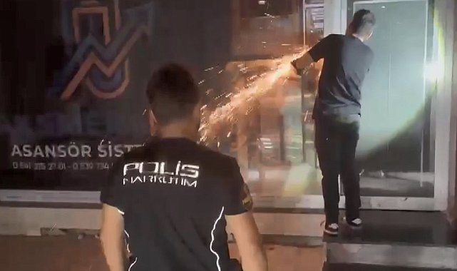 Kapı kilidi kesilerek içeri girildi, 2 milyon 296 bin adet uyuşturucu hap ele geçirildi