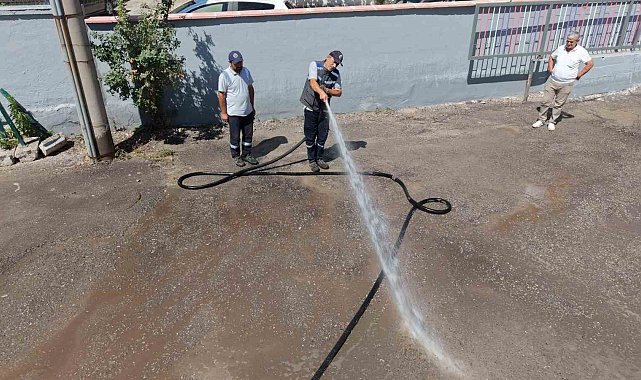 Karabük Belediyesinden okullarda temizlik çalışması