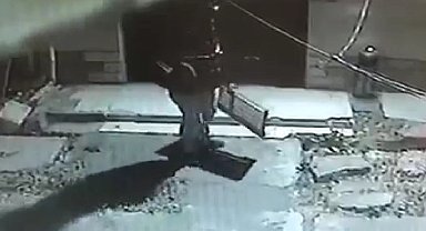 Karabük'te demir mazgal hırsızlığı kamerada