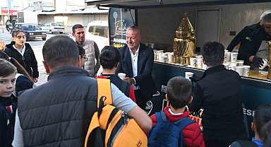 Karacabey'de "Çorba Bizden" kampanyasına öğrencilerden yoğun ilgi