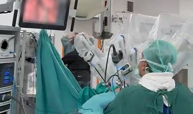 Karadeniz'de ilk: Robot yardımlı akciğer kanseri ameliyatı gerçekleştirildi