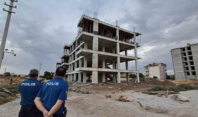 Karaman'da 4. kattan düşen kalıp ustası ağır yaralandı