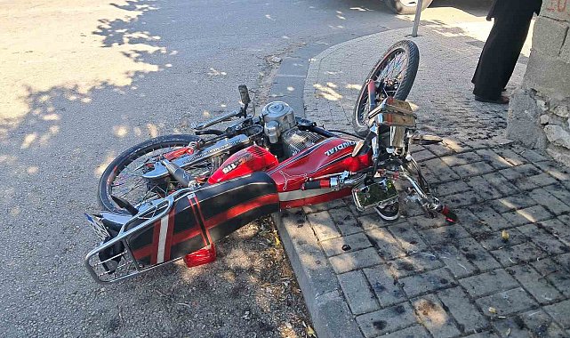 Karaman'da hafif ticari araçla motosiklet çarpıştı: 1 yaralı