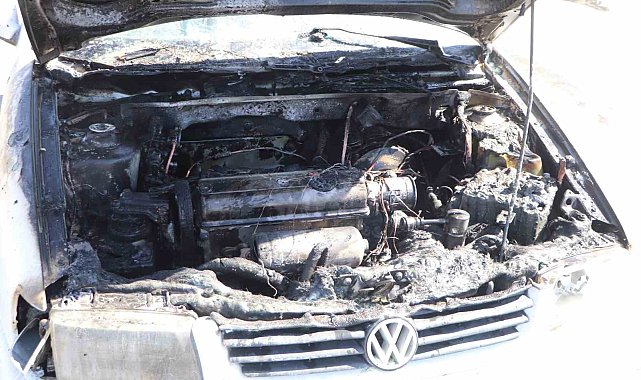 Karaman'da içinde 5 kişinin bulunduğu otomobil alev aldı