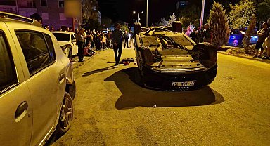 Karaman'da park halindeki otomobile çarpan araç ters döndü: 1 yaralı