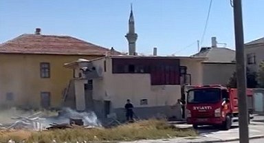 Karapınar'da iki ayrı ot yangını paniğe neden oldu