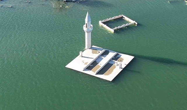 Kars'ta sular çekildi, eski köy ortaya çıktı