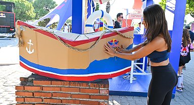 Karton Tekne Yarışması İzmir'de fuar coşkusuna renk kattı