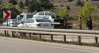Kastamonu'da elektrik direğine çarpan otomobil hurdaya döndü: 2 yaralı