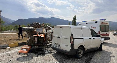 Kastamonu'da hafif ticari araç ile traktör çarpıştı: 1 yaralı