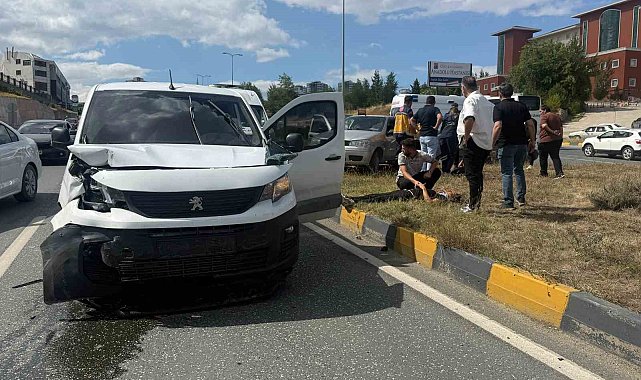 Kastamonu'da otomobil ile hafif ticari araç çarpıştı: 3 yaralı