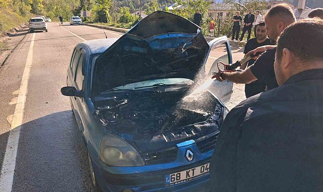 Kastamonu'da seyir halindeki otomobilde çıkan yangını itfaiye söndürdü
