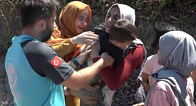 Kaybolan çocuğuna kavuşan anne sevinçten bayıldı
