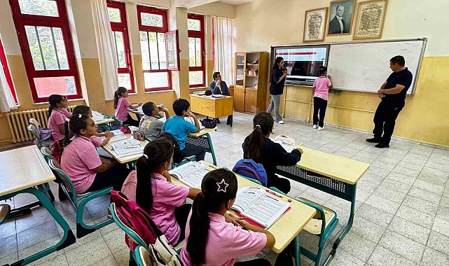 Kaymakam Sözen, öğrenciler ve öğretmenlerle bir araya geldi