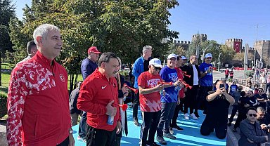 Kayseri 6. Yarı Maraton'da Halk Koşusu protokolün startı ile başladı