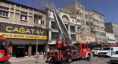 Kayseri'de avize imalathanesinin çatısında çıkan yangın söndürüldü