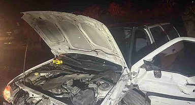 Kayseri'de hafif ticari araçla otomobil kafa kafaya çarpıştı: 2 yaralı