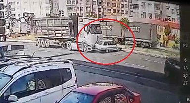 Kayseri'de tırla çarpışan otomobilin takla attığı kaza kamerada