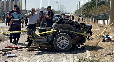 Kazada Fiat otomobil ikiye bölündü: 2 ölü, 2 yaralı