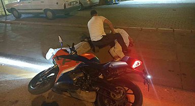 Keçiören'de motosiklet çalan 2 hırsız kamerada