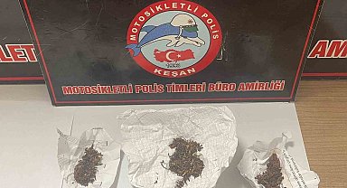 Keşan'da polisin durdurduğu 2 şüphelide uyuşturucu ele geçirildi