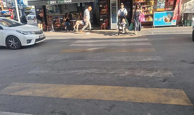 Keşan'da silinen yaya geçidi çizgileri tehlike saçıyor