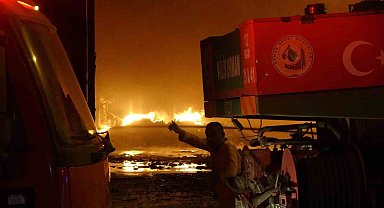 Kilis'te ambalaj fabrikasında yangın: 1 itfaiye eri yaralandı