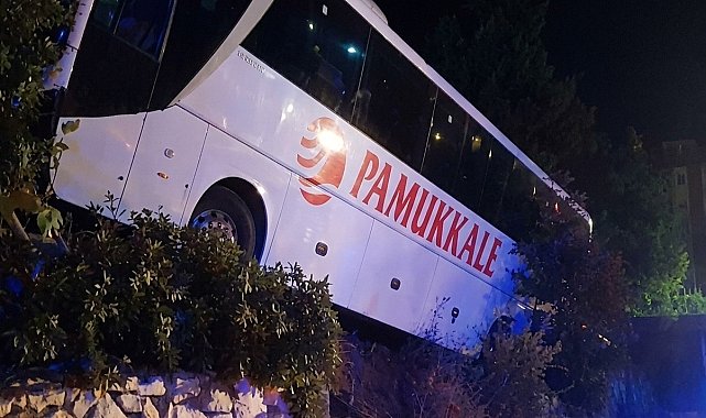 Kırkağaç'ta yolcu otobüsü kaza yaptı: 18 yaralı