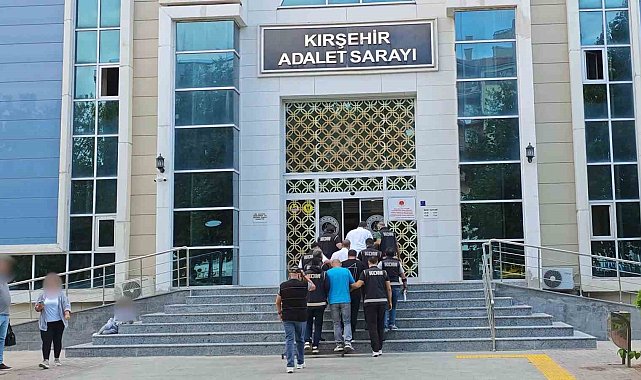 Kırşehir'de iş yerine çağırdıkları kişileri dövüp gasp ettikleri iddiasıyla 4 şüpheli tutuklandı