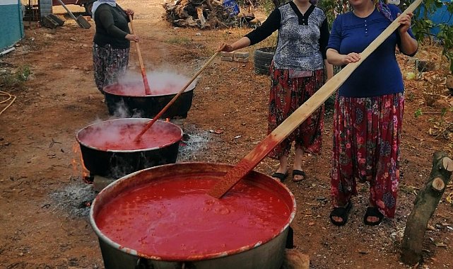 Kışlık salçalar kaynamaya başladı