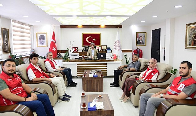 Kızılay Yeşilyurt Şubesi'nden eğitime 75 laptop desteği