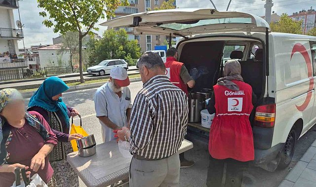 Kızılay'dan ihtiyaç sahibi ailelere sıcak yemek desteği