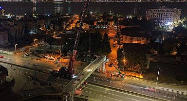 Kocaeli'de 80 tonluk tabliyeye tek seferde montaj