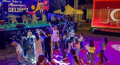 Kocaeli'de Anne Şehir'de sıra gecesi türkülerle renklendi