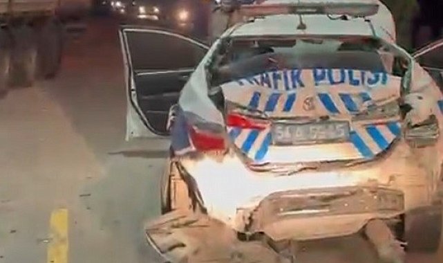 Kontrolden çıkan çekici, biri polis otosu olmak üzere 3 araca çarpıp akaryakıt istasyonuna daldı: 1 ölü