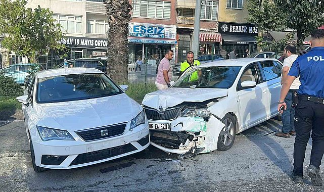 Kontrolden çıkan otomobil karşı şeritte başka bir araçla çarpıştı: 2 yaralı