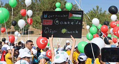 Konya'da Gazzeli çocuklar için balon ve uçurtmalar gökyüzüne bırakıldı