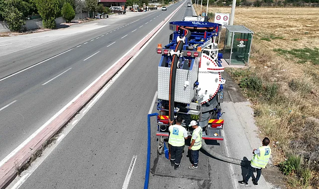 KOSKİ'den Hatıp Caddesi'nde kanalizasyon hattında kapsamlı bakım