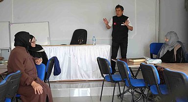 Köy köy gezen Bayburt AFAD ekipleri vatandaşları afetler hakkında bilgilendiriyor