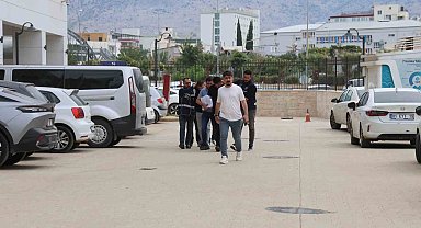 Kozan'da "silahla yaralama ve tehdit" suçlarından 2 şüpheli tutuklandı