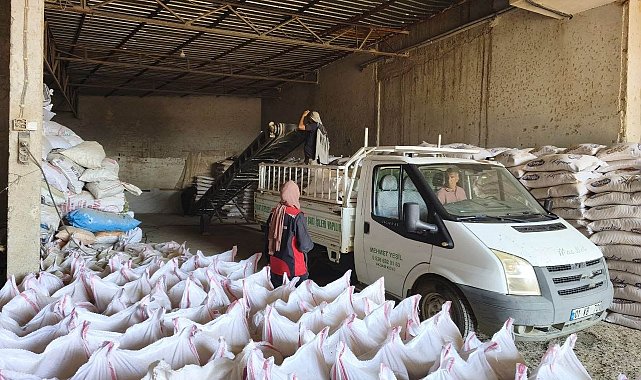 Kozan'da yangından etkilenen hayvan yetiştiricilerine 24 ton yem desteği